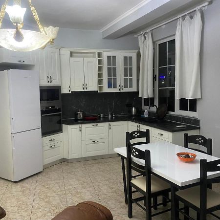 Tirana Apartment White Exterior photo